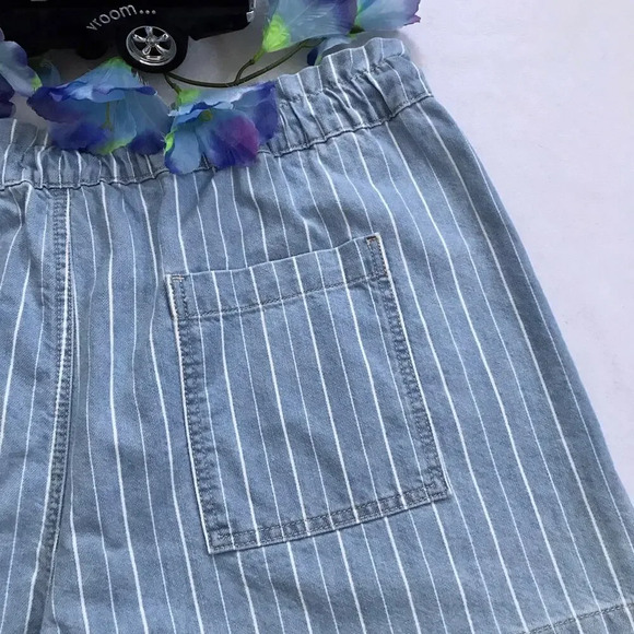 LOFT NWT Light Wash with Stripes Pull On Denim Shorts Women Various - Picture 6 of 10